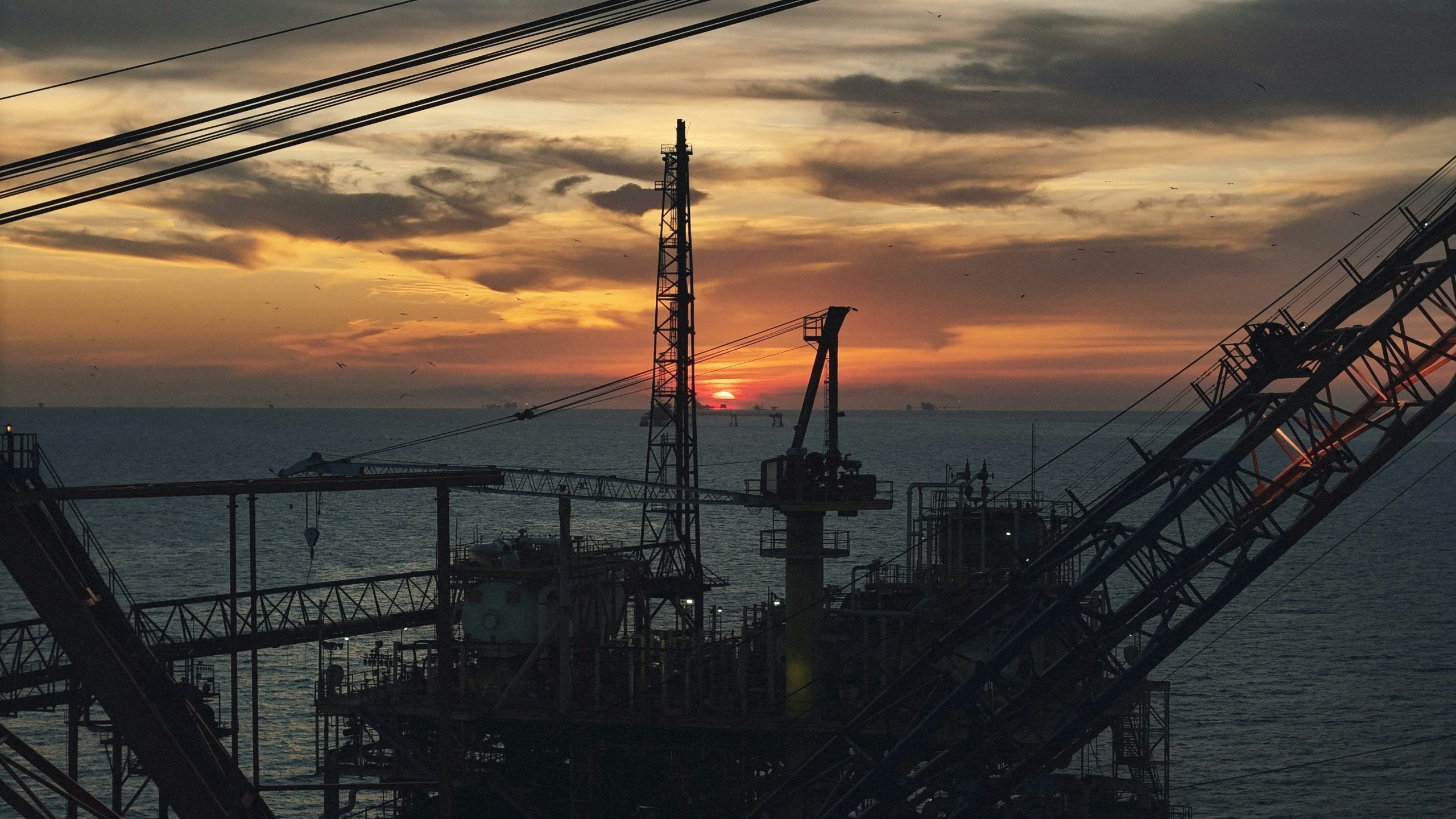 Offshore rope access technician at height