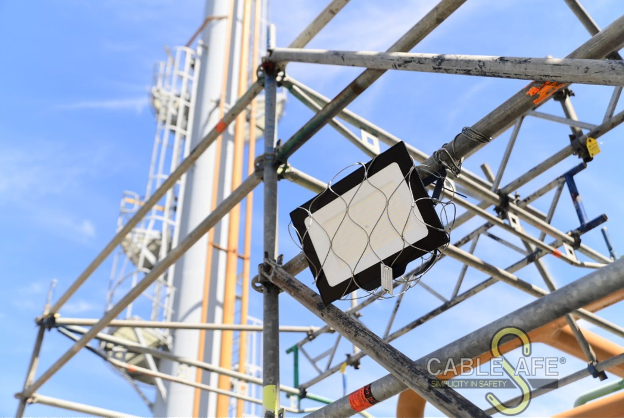 Floodlight fitted with stainless steel safety net