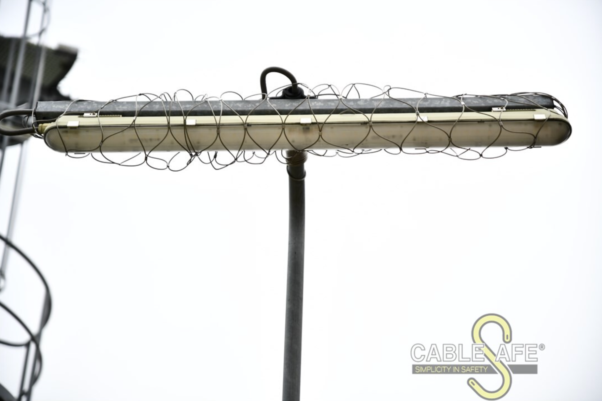 Linear strip light fitted with safety net