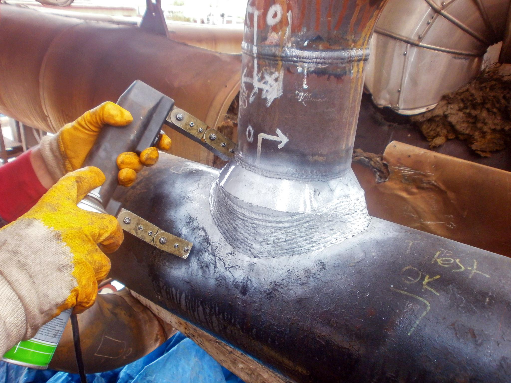 Magnetic particle inspection on flange weld connection